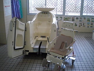座位式機械浴槽（座ったまま用）